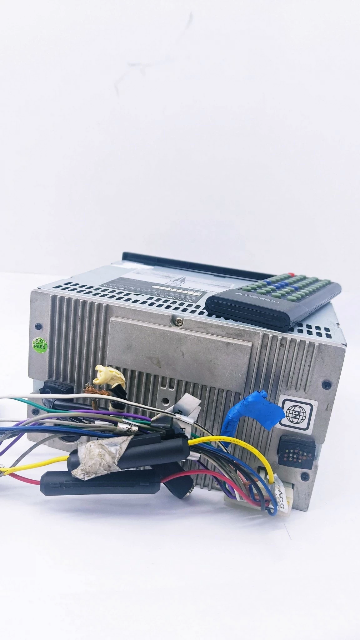 radio-samochodowe-audiomedia-pilot-rodzaje-odtwarzanych-nosnikow-brak