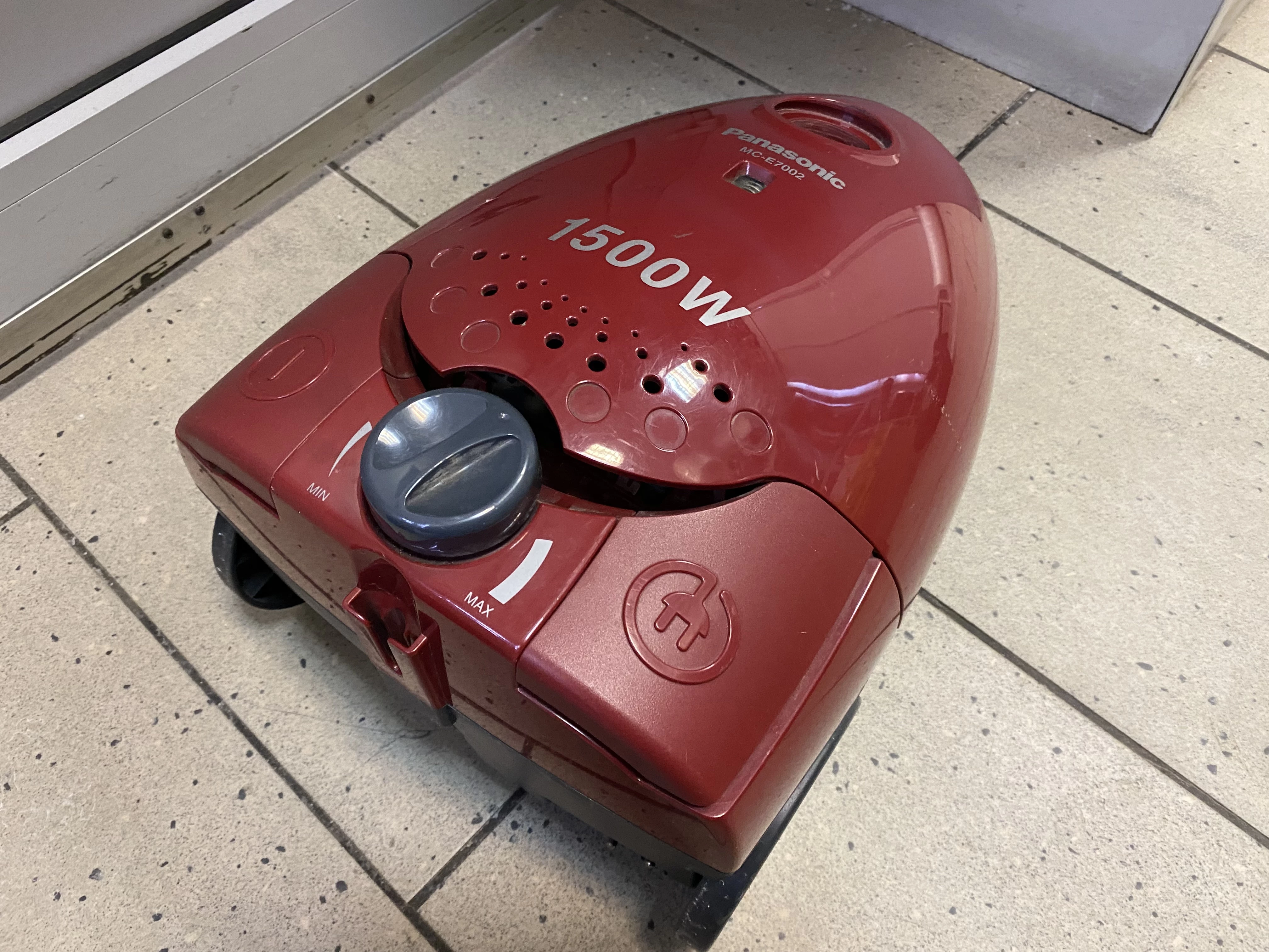 odkurzacz-panasonic-mc-7002-kolor-dominujacy-czerwony