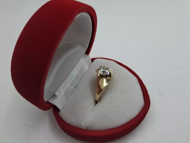UŻYWANY ZŁOTY PIERŚCIONEK PR. 585/2,93G/R9