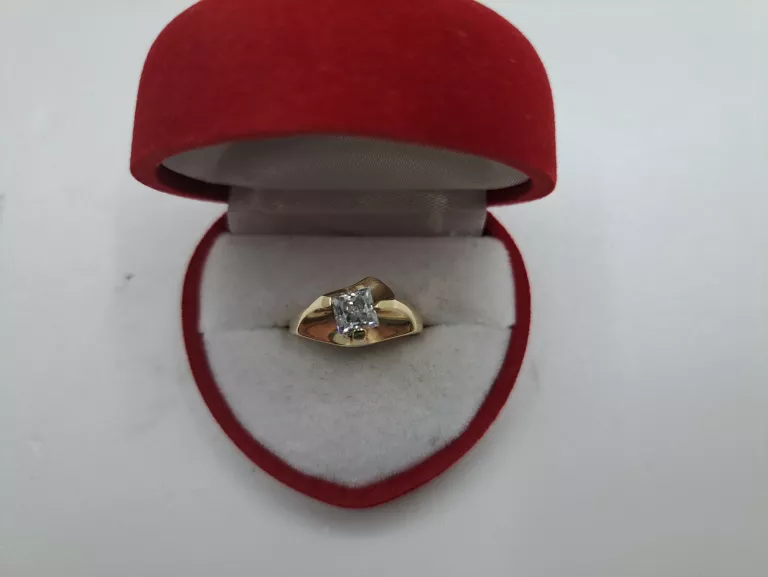 UŻYWANY ZŁOTY PIERŚCIONEK PR. 585/2,93G/R9