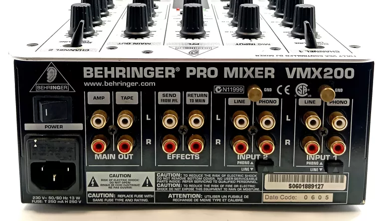 DJ MIKSER BEHRINGER PRO MIXER VMX200