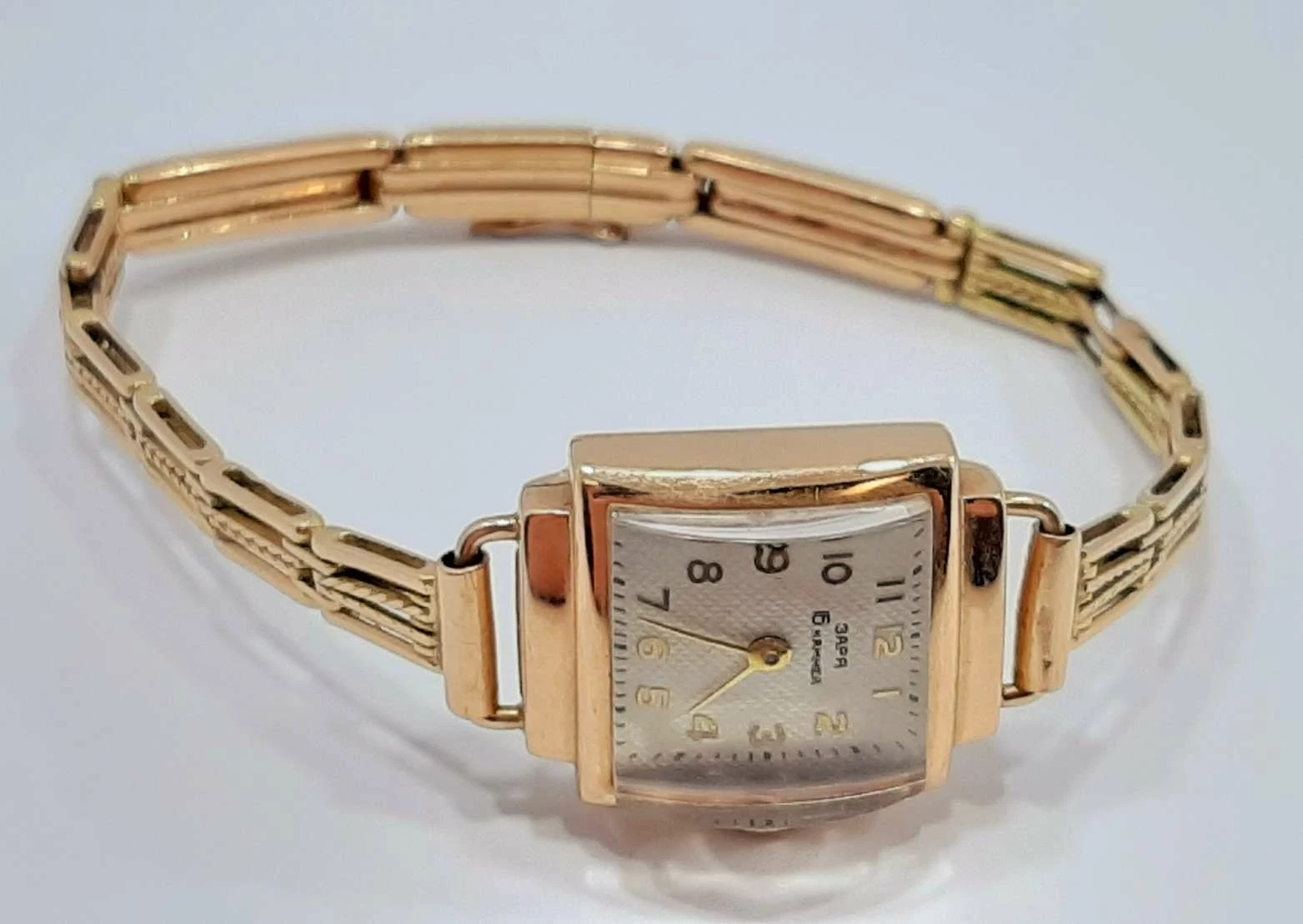 zloty-zegarek-zaria-16-gram-zlota-proby-585-masa-calkowita-2150-ksztalt-koperty-kwadratowa