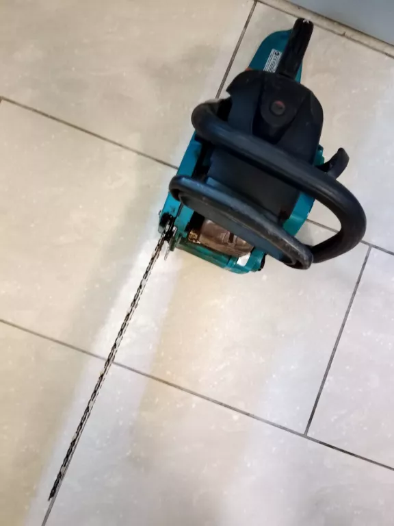 pila-spalinowa-makita-ea3200s-zasilanie-spalinowe