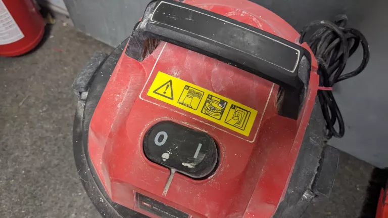 odkurzacz-przemyslowy-einhell-tc-vc-1820-s-opis-maksymalna-moc-1250