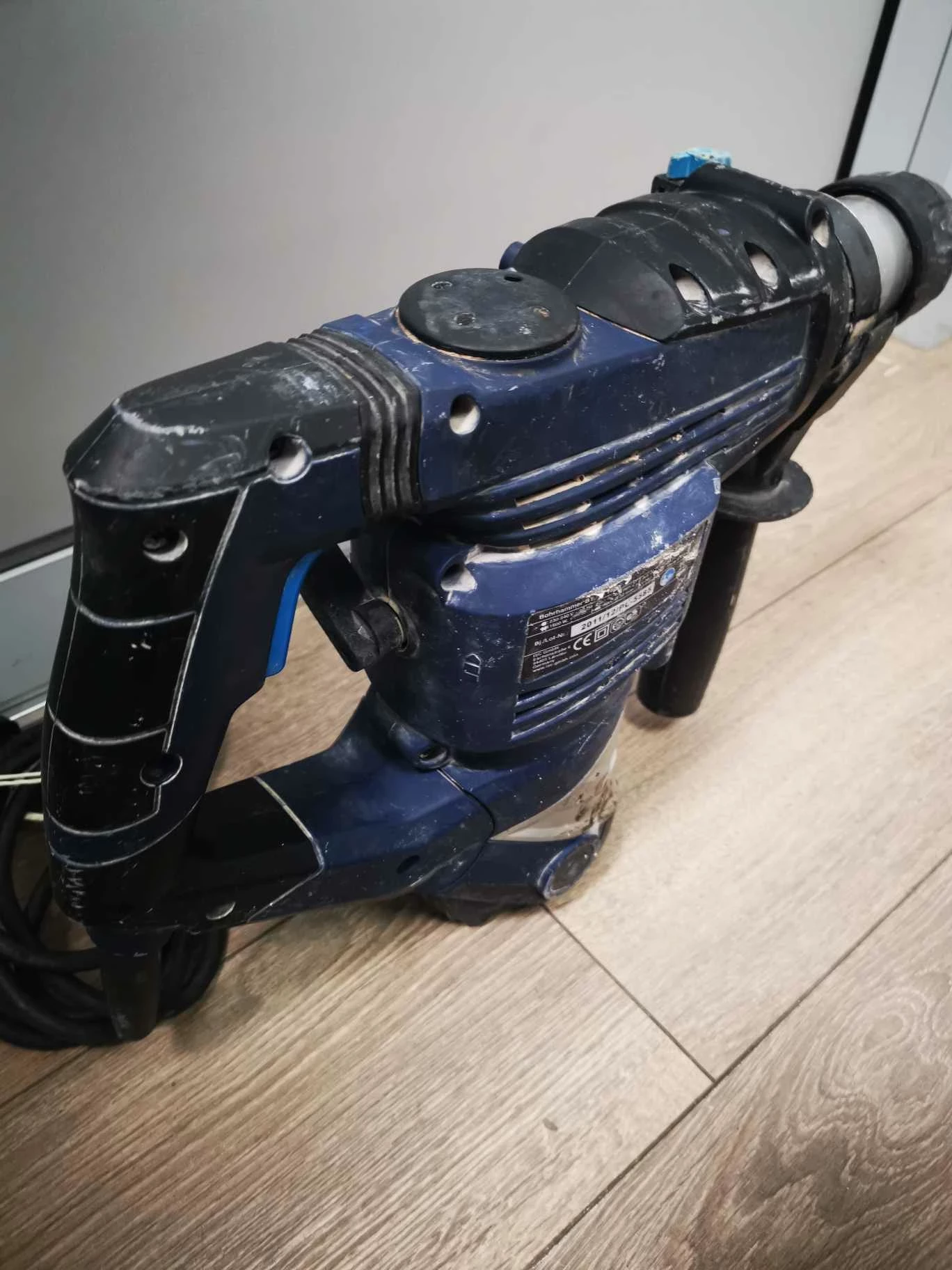 mlotowiertarka-einhell-bt-rh-1600-energia-udaru-4