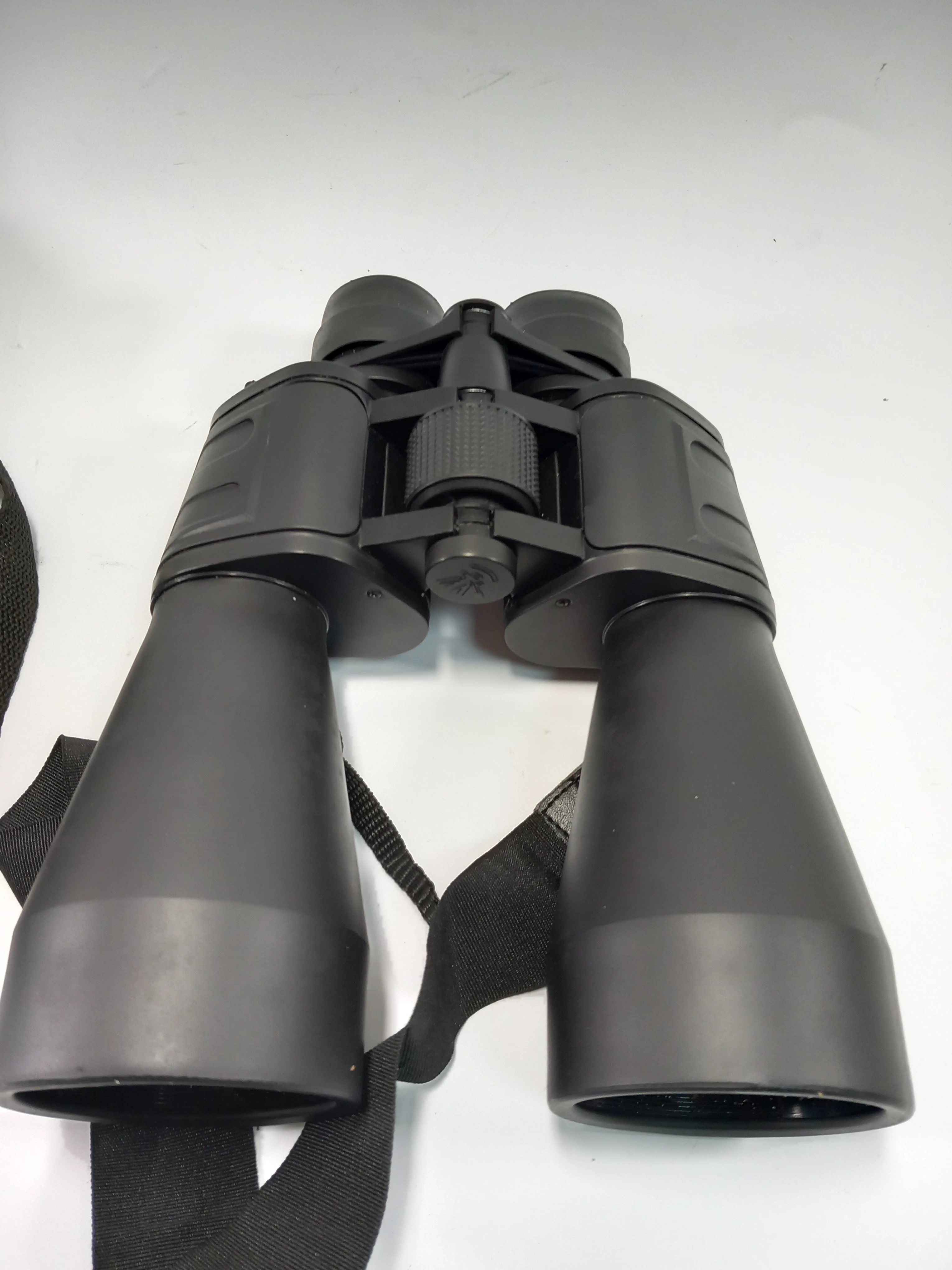 lornetka-bresser-10-30x60pok-marka-inna