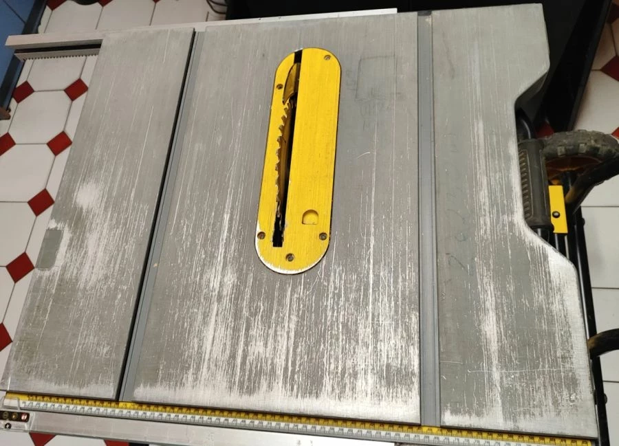 pilarka-dewalt-dwe7492-os-wozek-dwe74911-xj-stan-opakowania-brak-opakowania