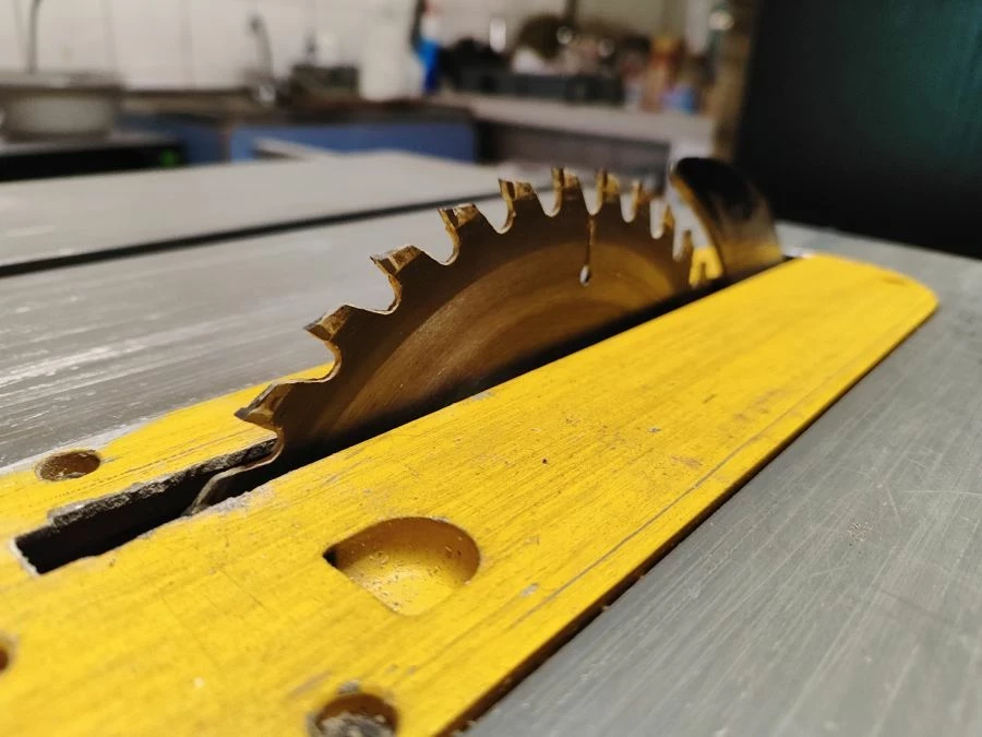 pilarka-dewalt-dwe7492-os-wozek-dwe74911-xj-waga-produktu-z-opakowaniem-jednostkowym-34