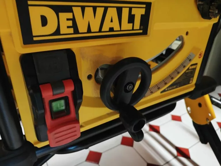 pilarka-dewalt-dwe7492-os-wozek-dwe74911-xj-srednica-otworu-pily-3000