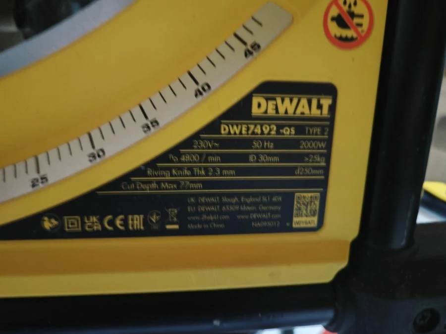 pilarka-dewalt-dwe7492-os-wozek-dwe74911-xj-marka-dewalt