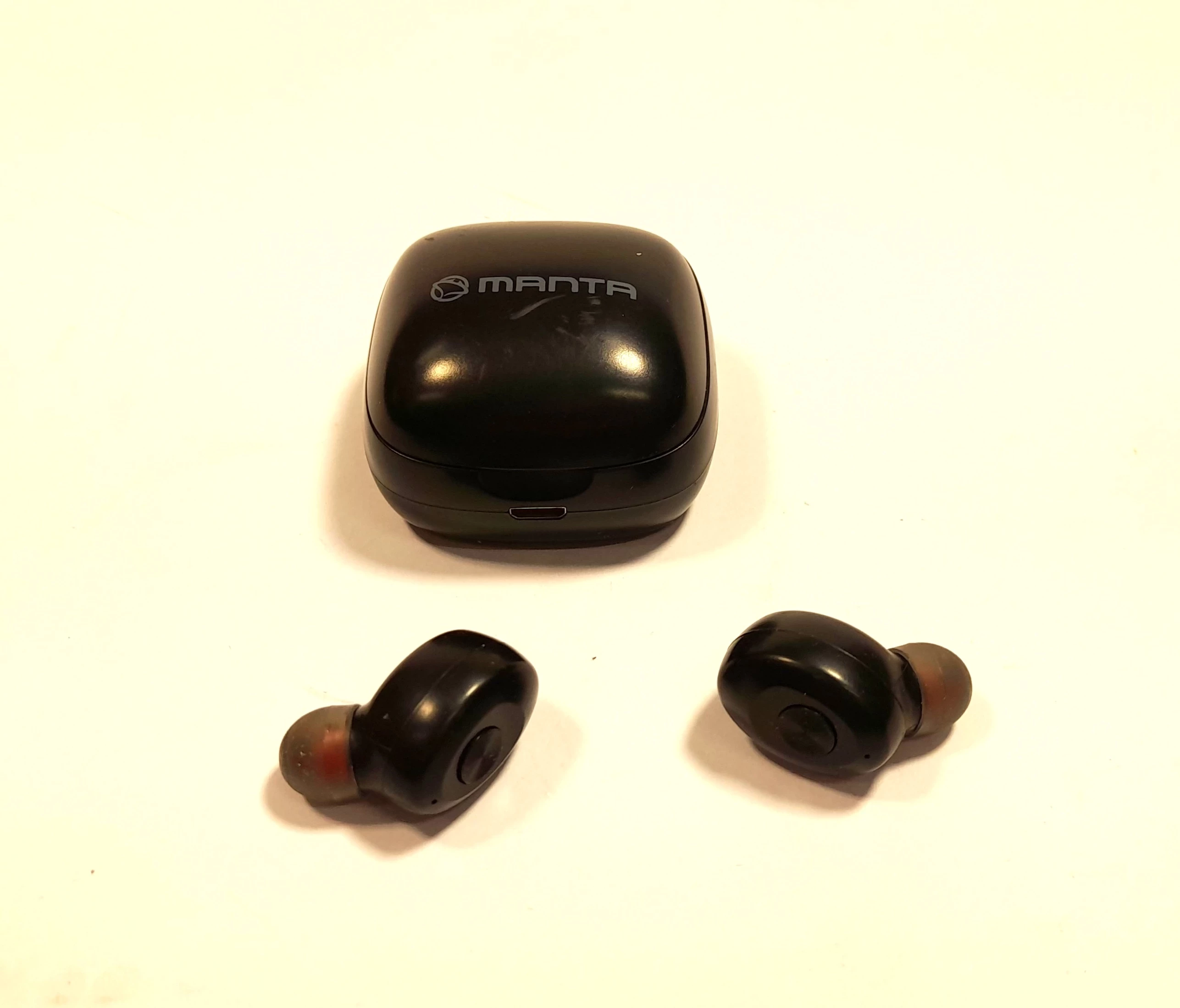 sluchawki-bezprzewodowe-douszne-manta-mtws001-kolor-dominujacy-czarny