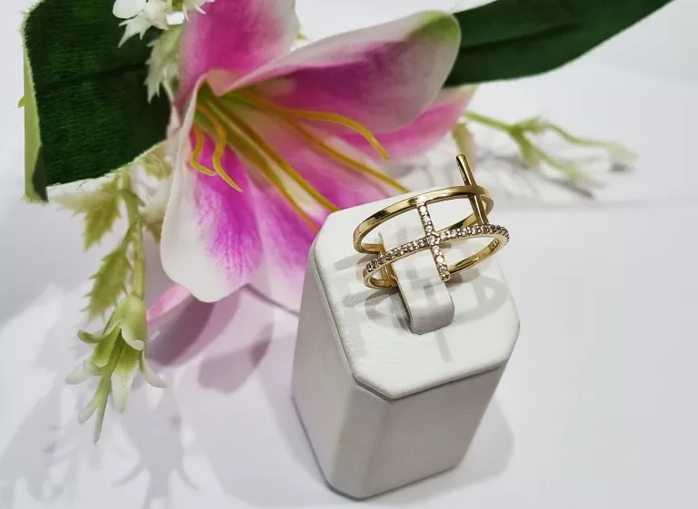 ZŁOTY PIERŚCIONEK KRZYŻE Z CYRKONIAMI 3,40G 585