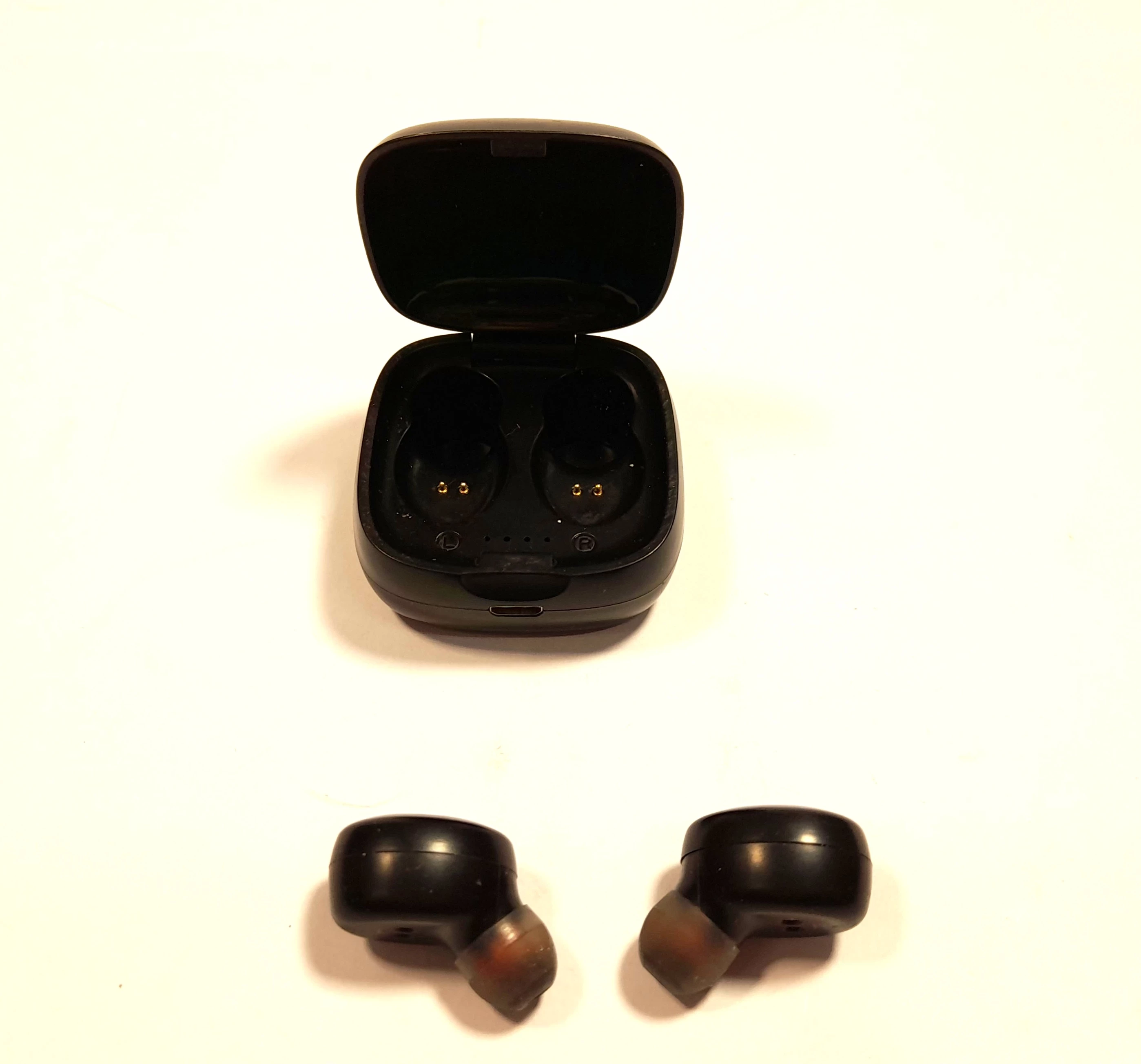 sluchawki-bezprzewodowe-douszne-manta-mtws001-marka-manta