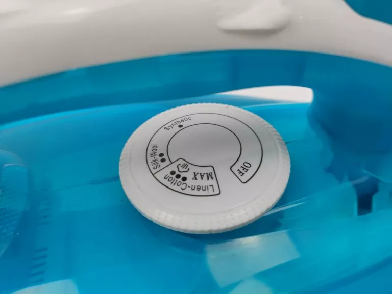 zelazko-gotzejensen-ig300-1600w-kolor-dominujacy-129357-5