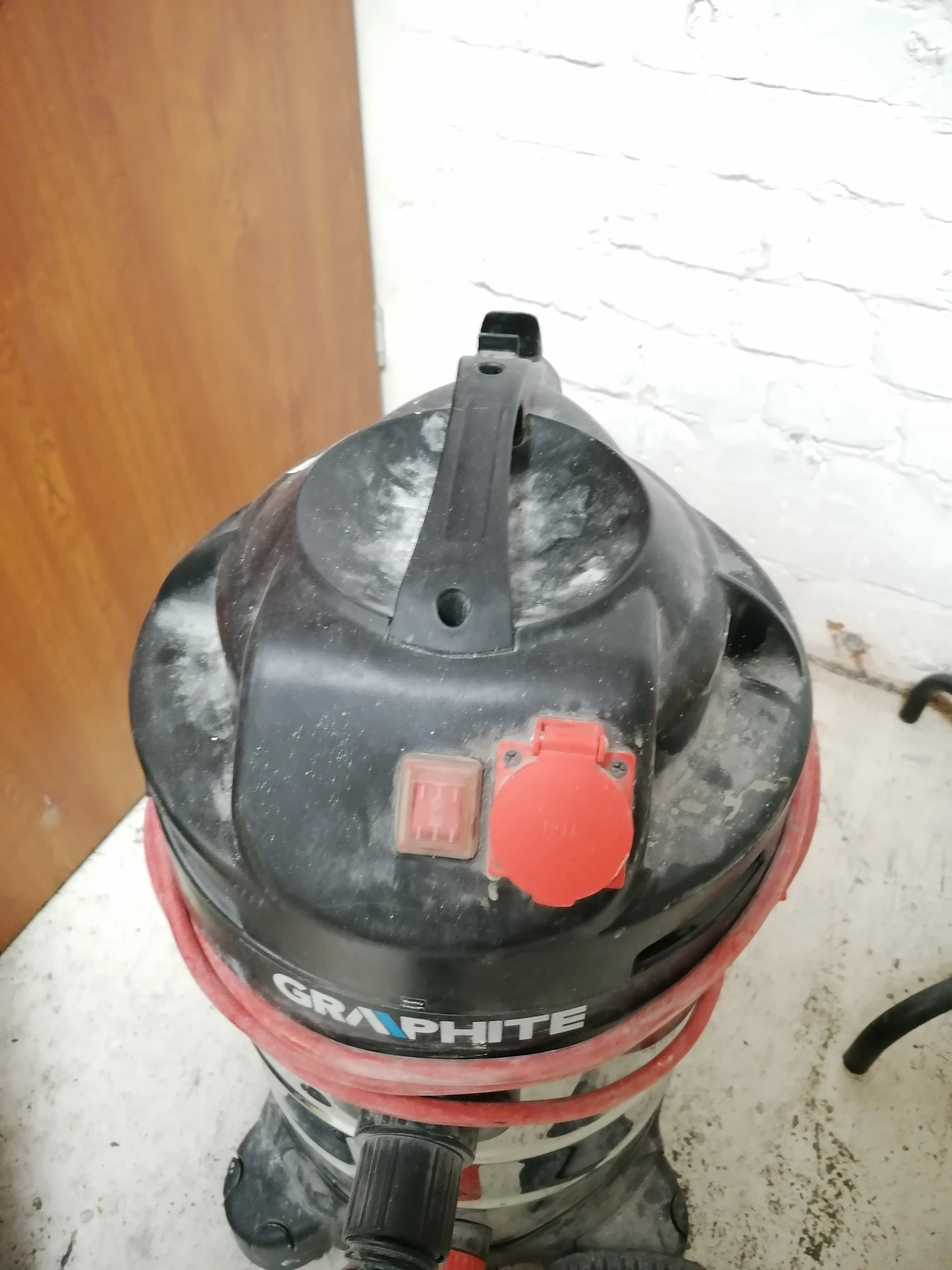 graphite-odkurzacz-przemyslowy-1500w-59g607-ean-gtin-5902062596079