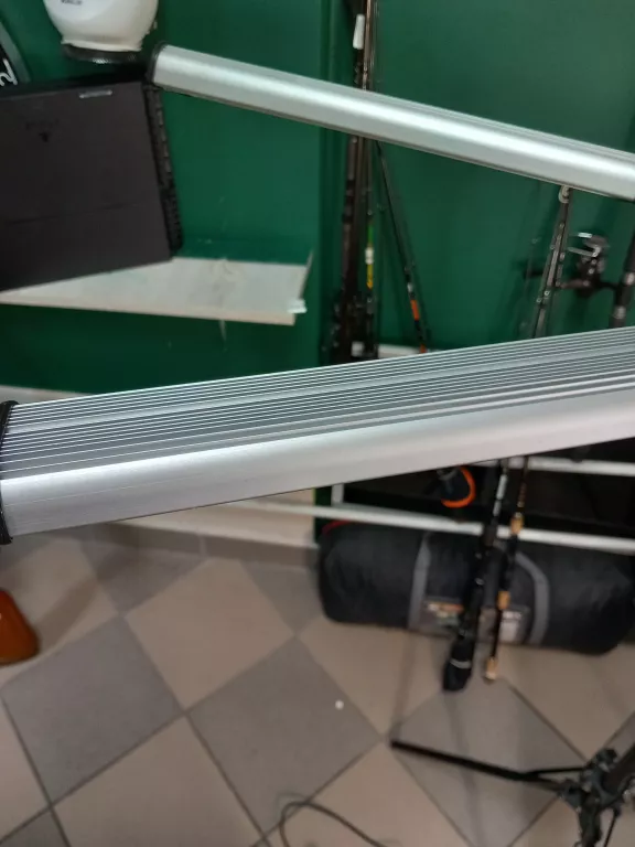 LAMPA KOSMETYCZNA DO RZĘS BEZCIENIOWA STOJĄCA