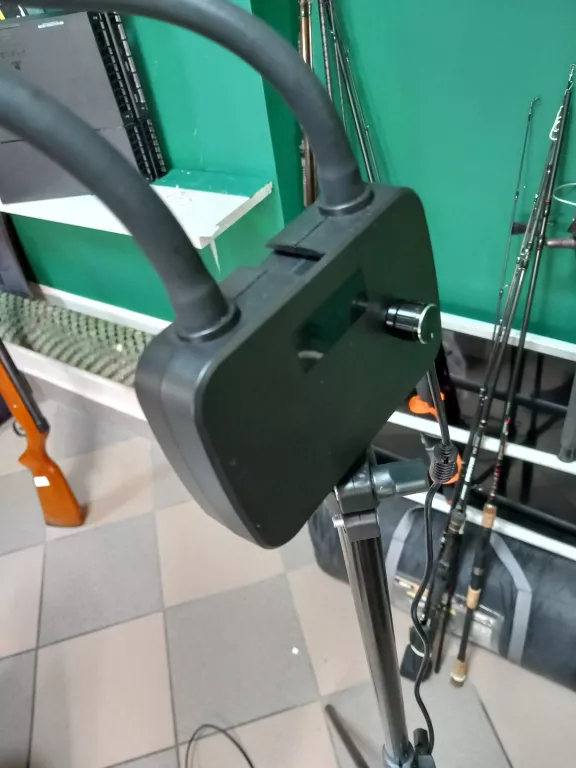 LAMPA KOSMETYCZNA DO RZĘS BEZCIENIOWA STOJĄCA
