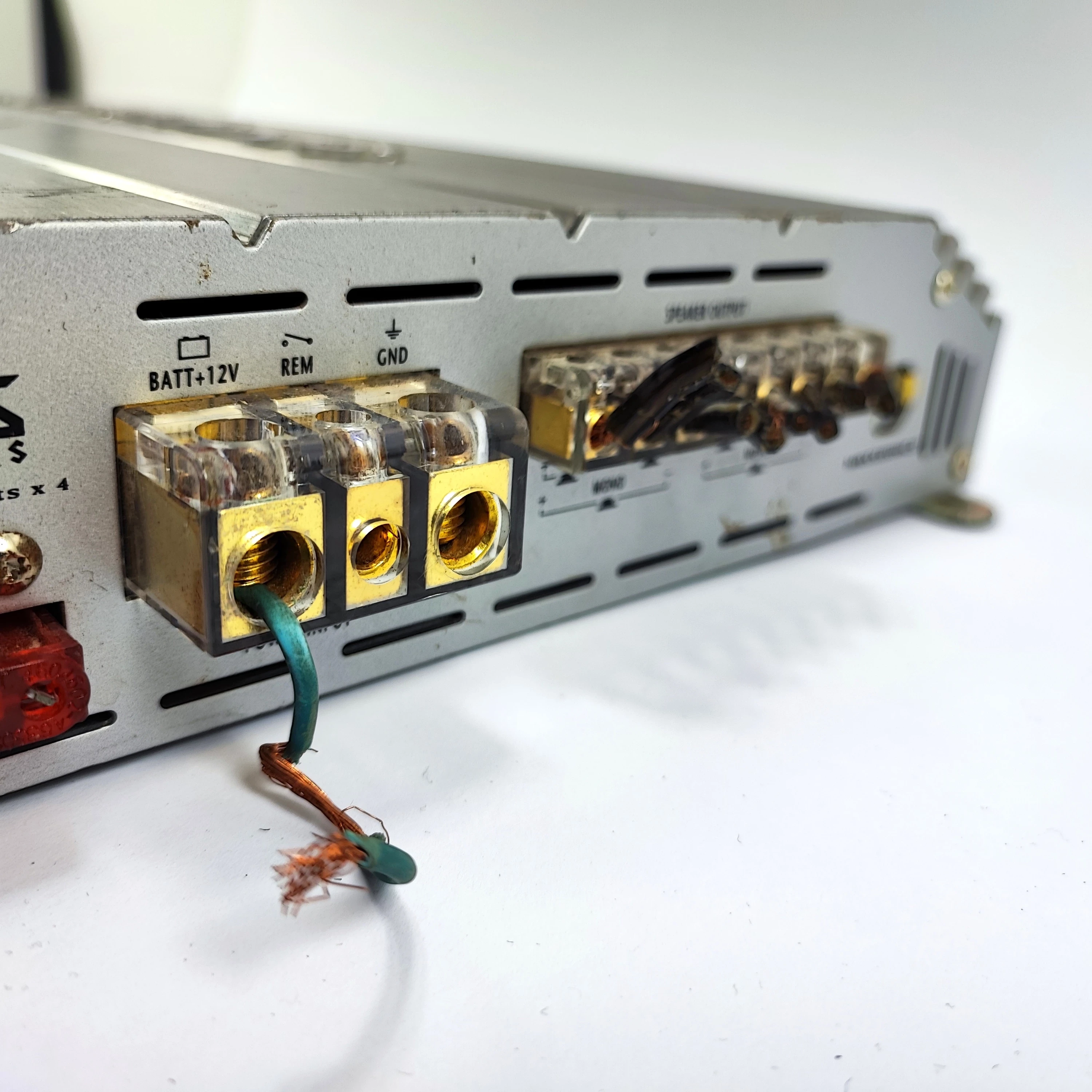 wzmacniacz-hifonics-zeus-zx4400-stan-uzywany