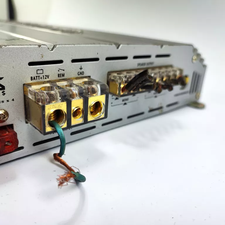 wzmacniacz-hifonics-zeus-zx4400-stan-uzywany