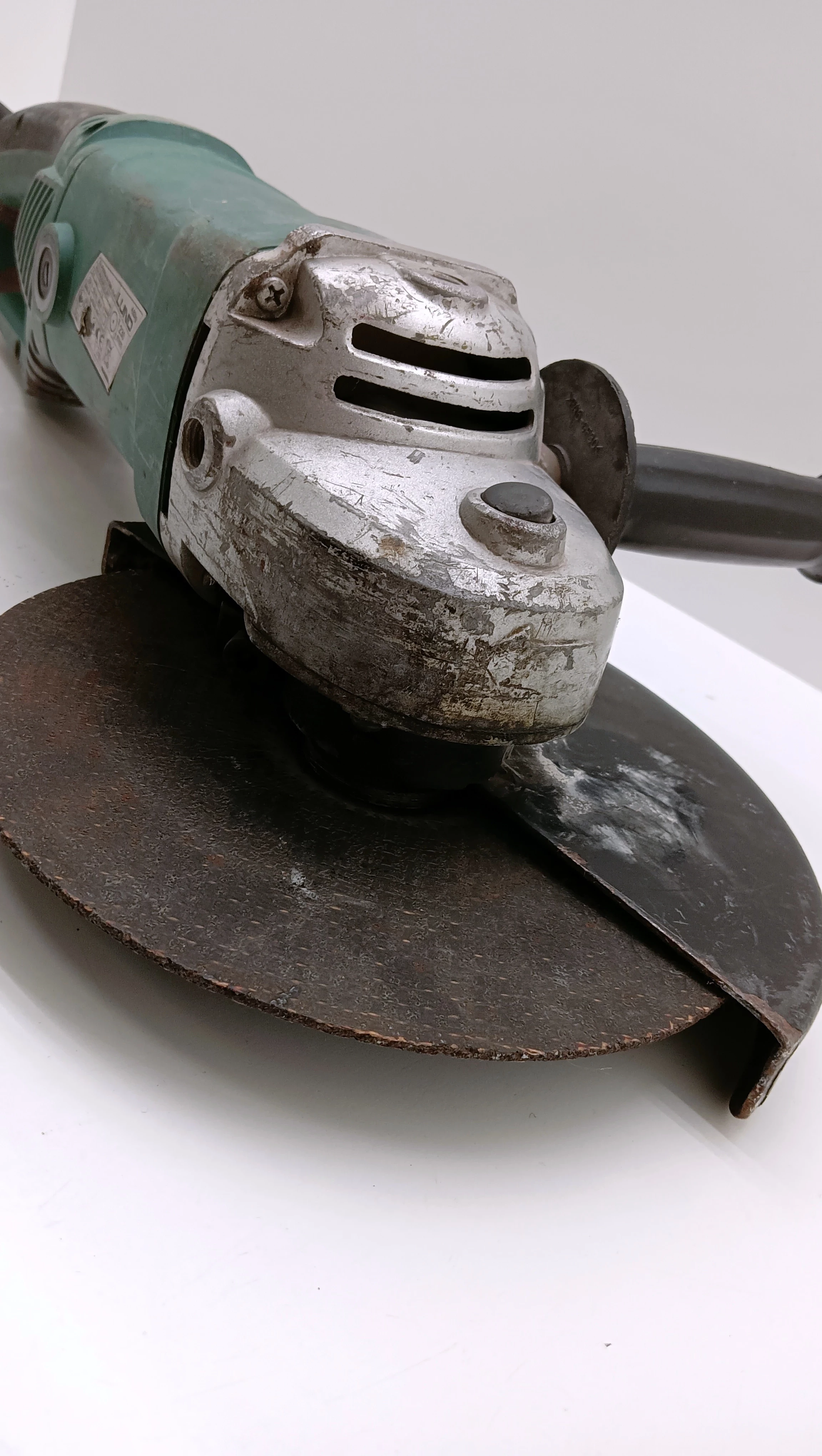 szlifierka-katowa-lund-79148-230mm-2000w-opis-product-id-e717c025-ea94-464a-a419-2e11a650f874