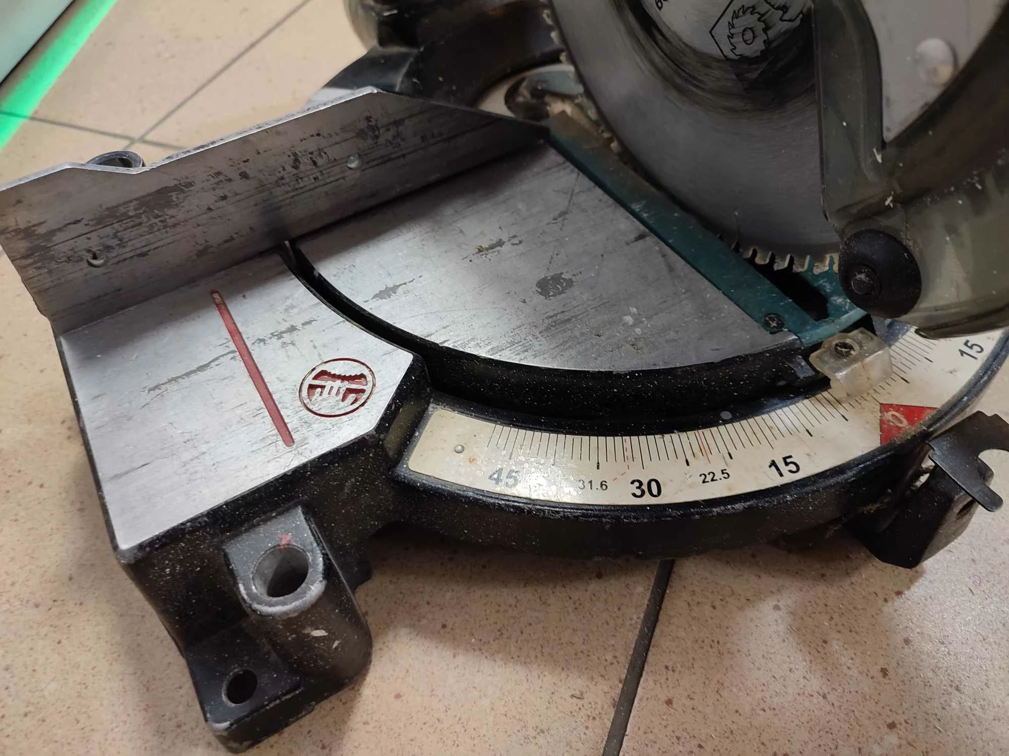 pila-ukosnica-makita-mls100-stan-uzywany