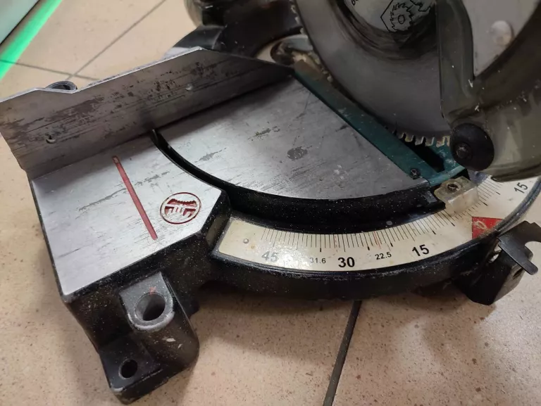 pila-ukosnica-makita-mls100-stan-uzywany