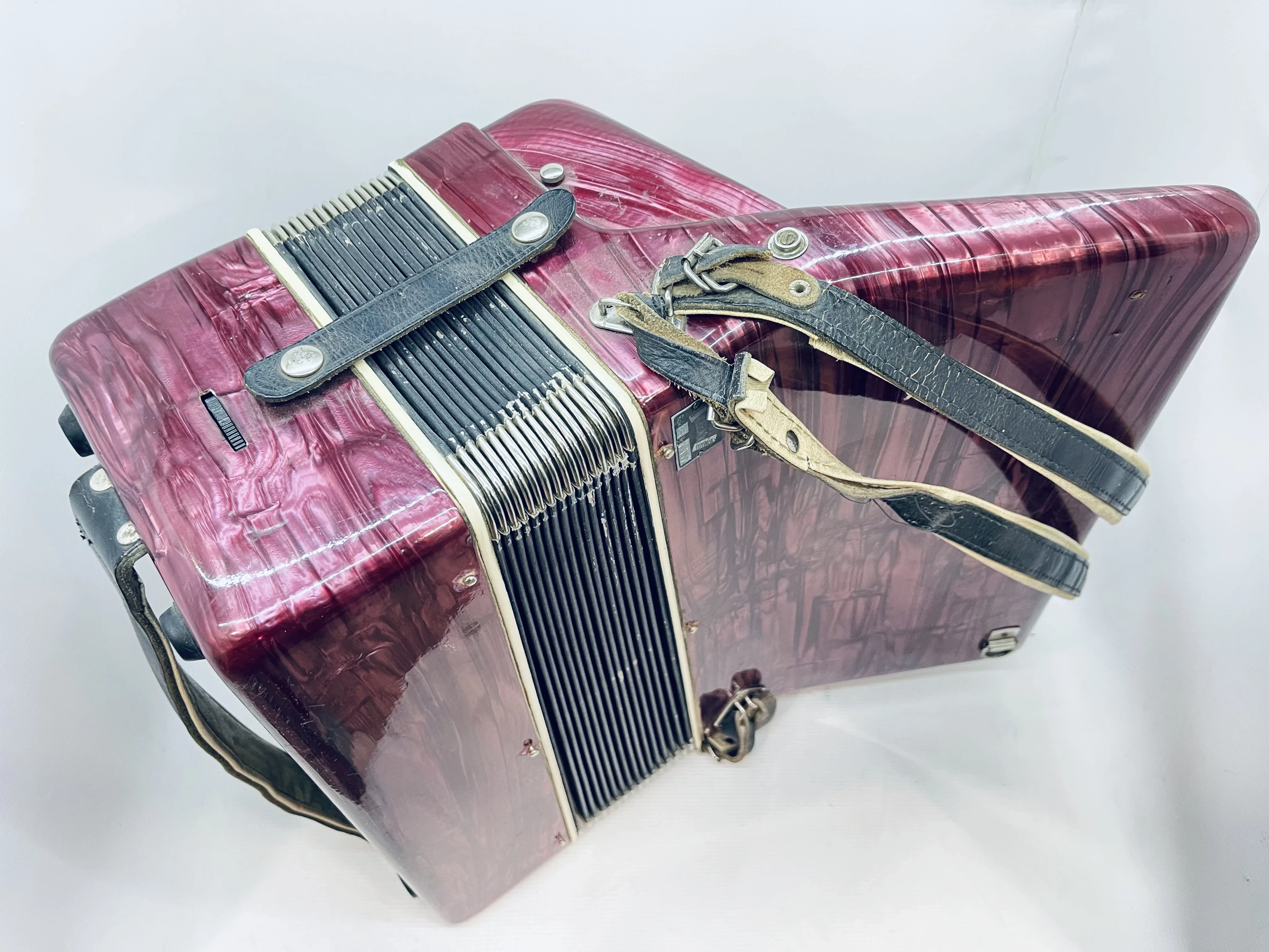 akordeon-victoria-ii-opis-stan-uzywany