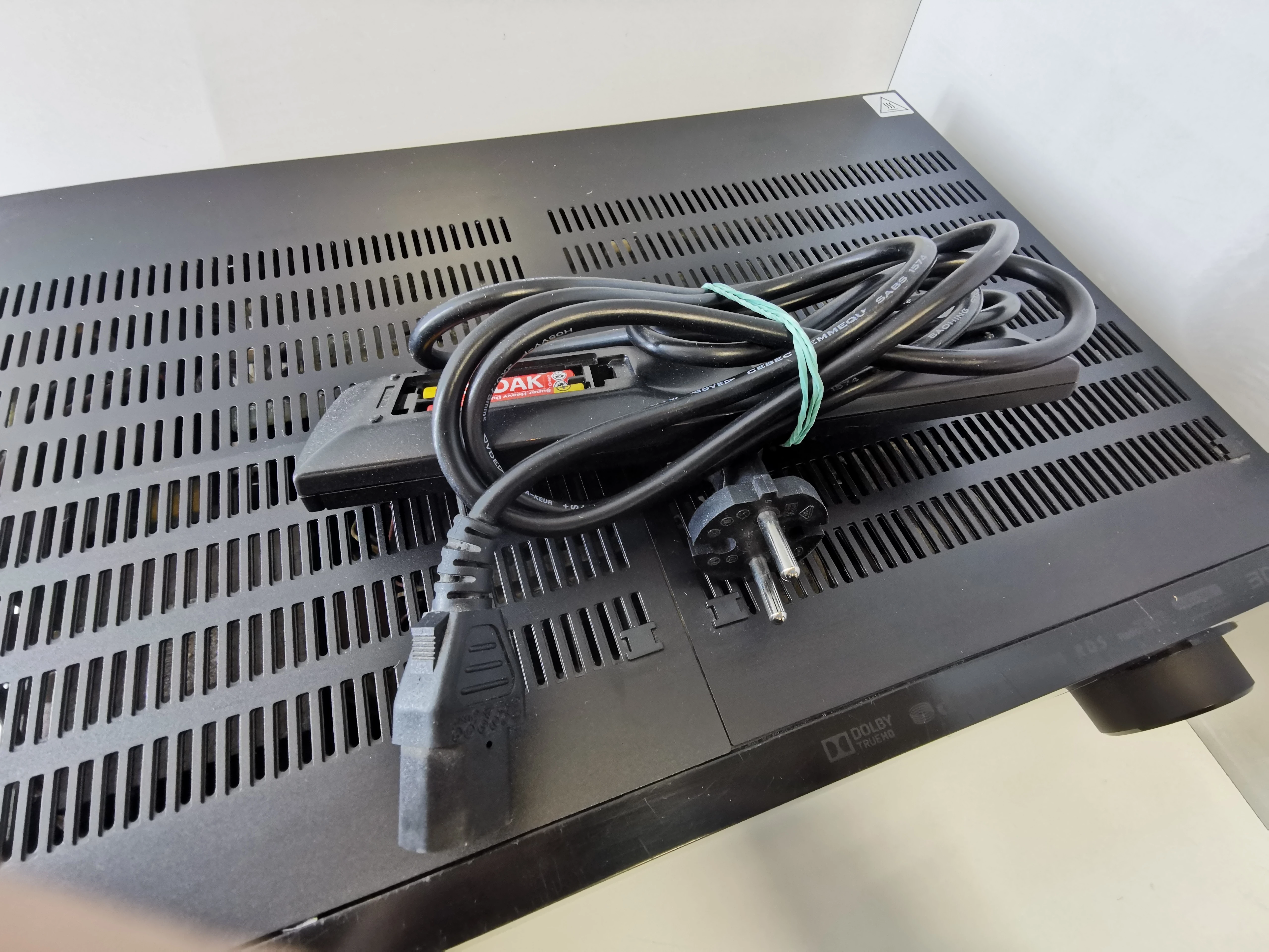 amplituner-denon-avr-1713-pilot-komunikacja-airplay