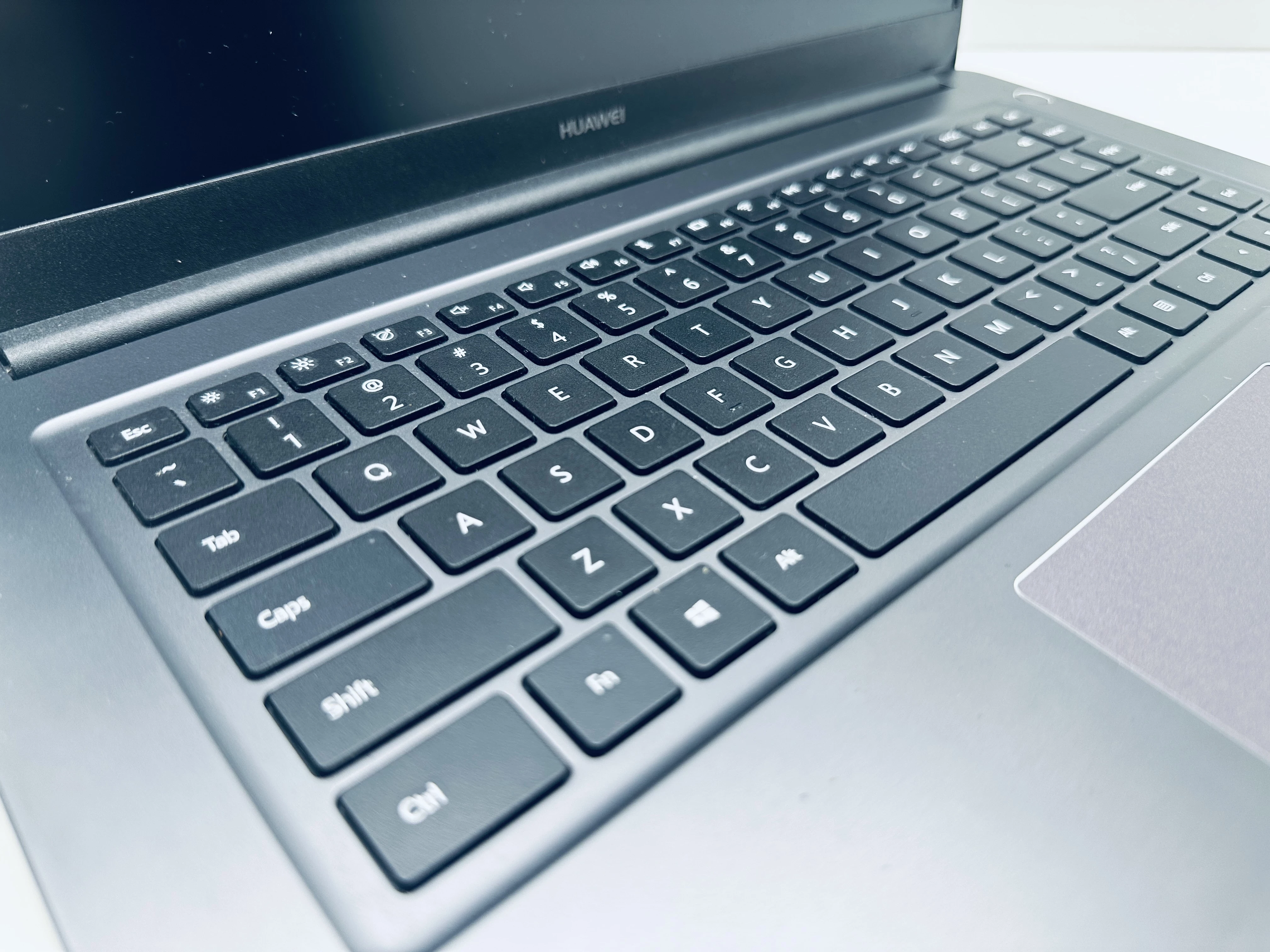 laptop-huawei-matebook-mrc-w10-kod-producenta-53010cem