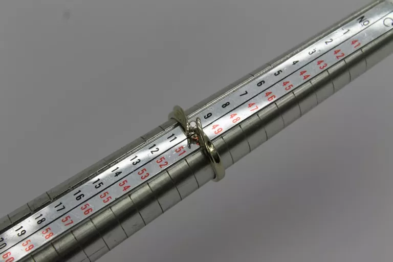 zloty-pierscionek-z-brylantem-pr-585-rozm10-certyfikat-waga-220