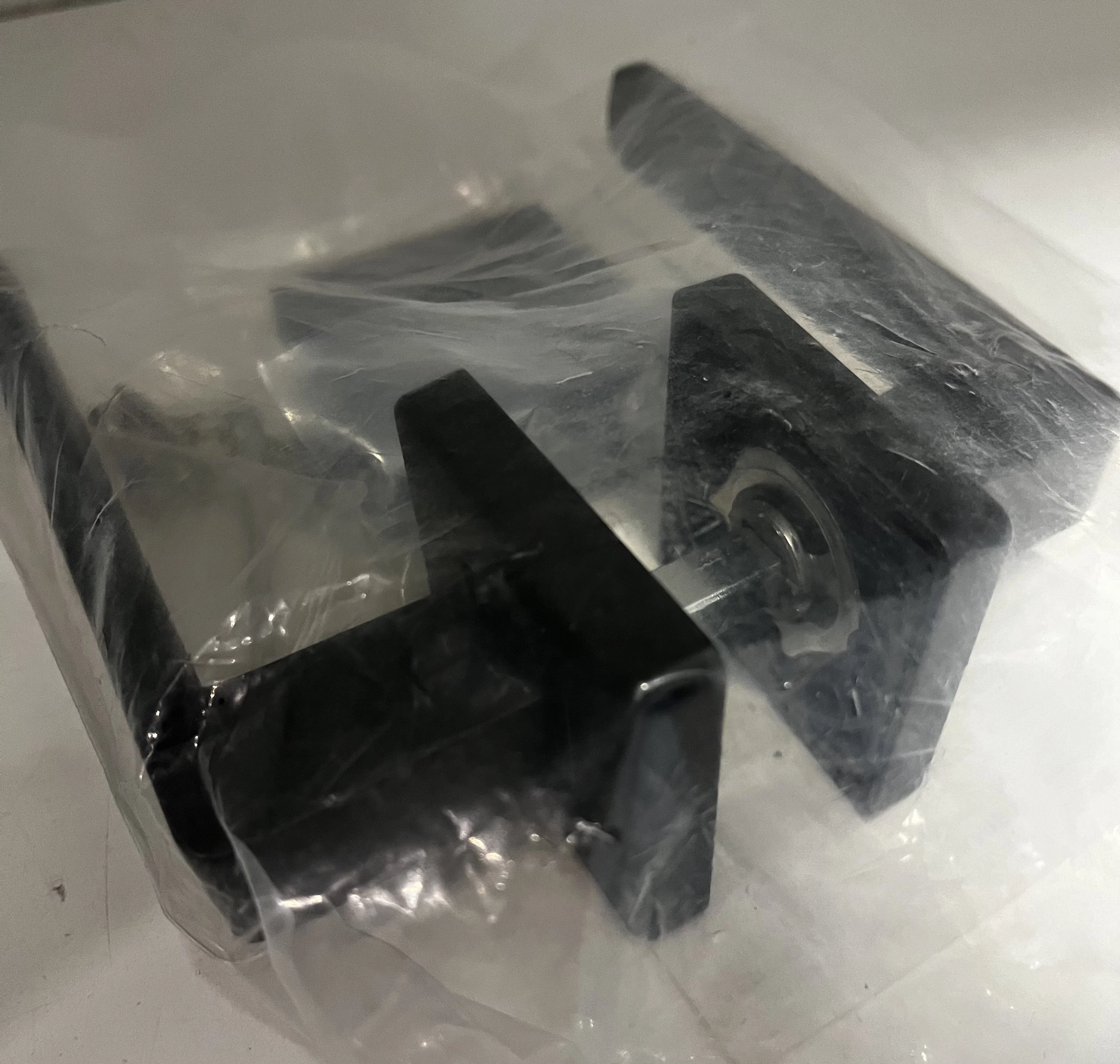 zestaw-verso-ergo-klamka-na-klucz-kwadratowy-szyld-czarny-stan-uzywany