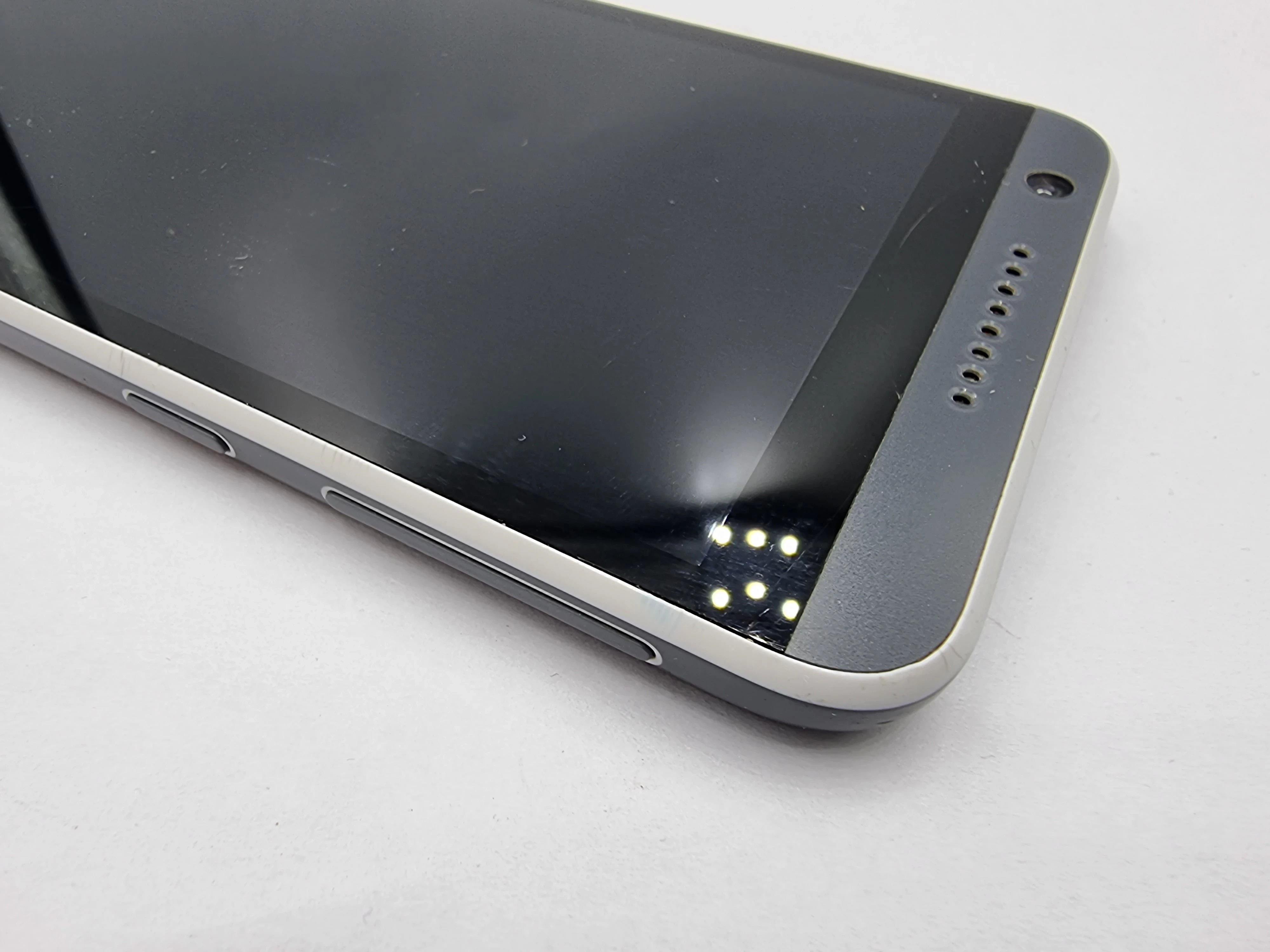 telefon-htc-desire-820-opis-typ-smartfon