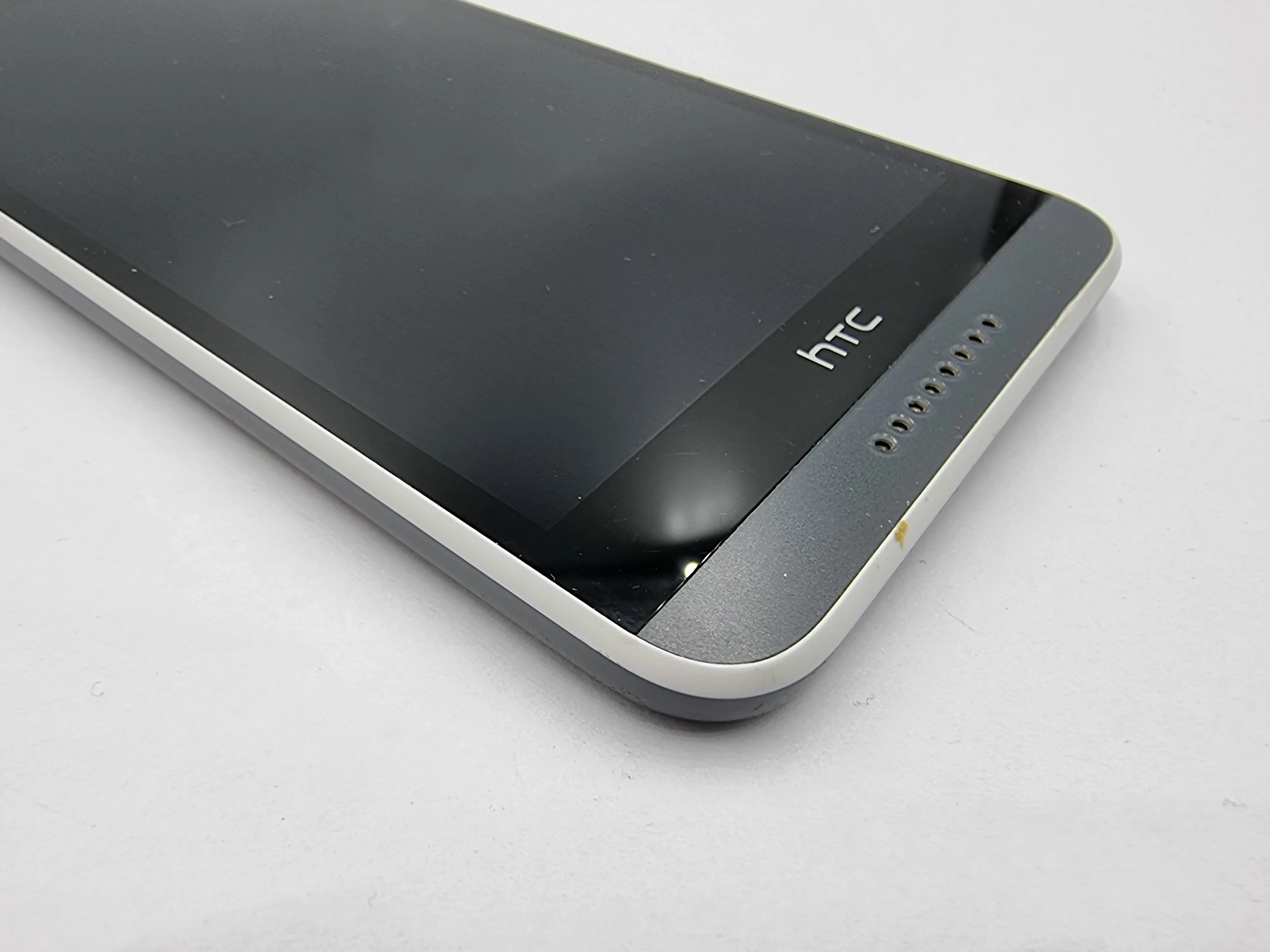 telefon-htc-desire-820-opis-kolor-czarny