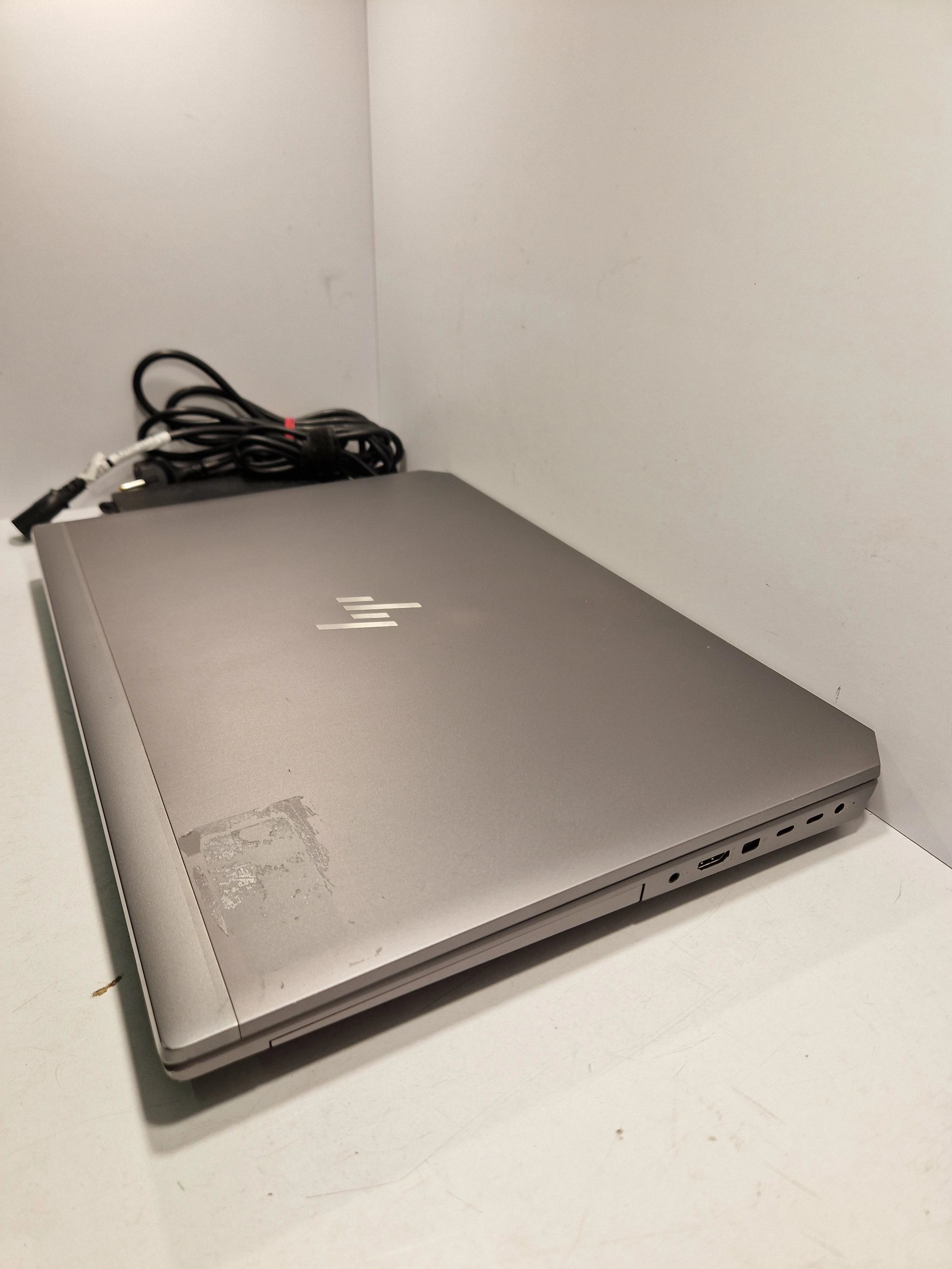 laptop-hp-zbook-17-g6-i5-32512gb-seria-procesora-4366-20
