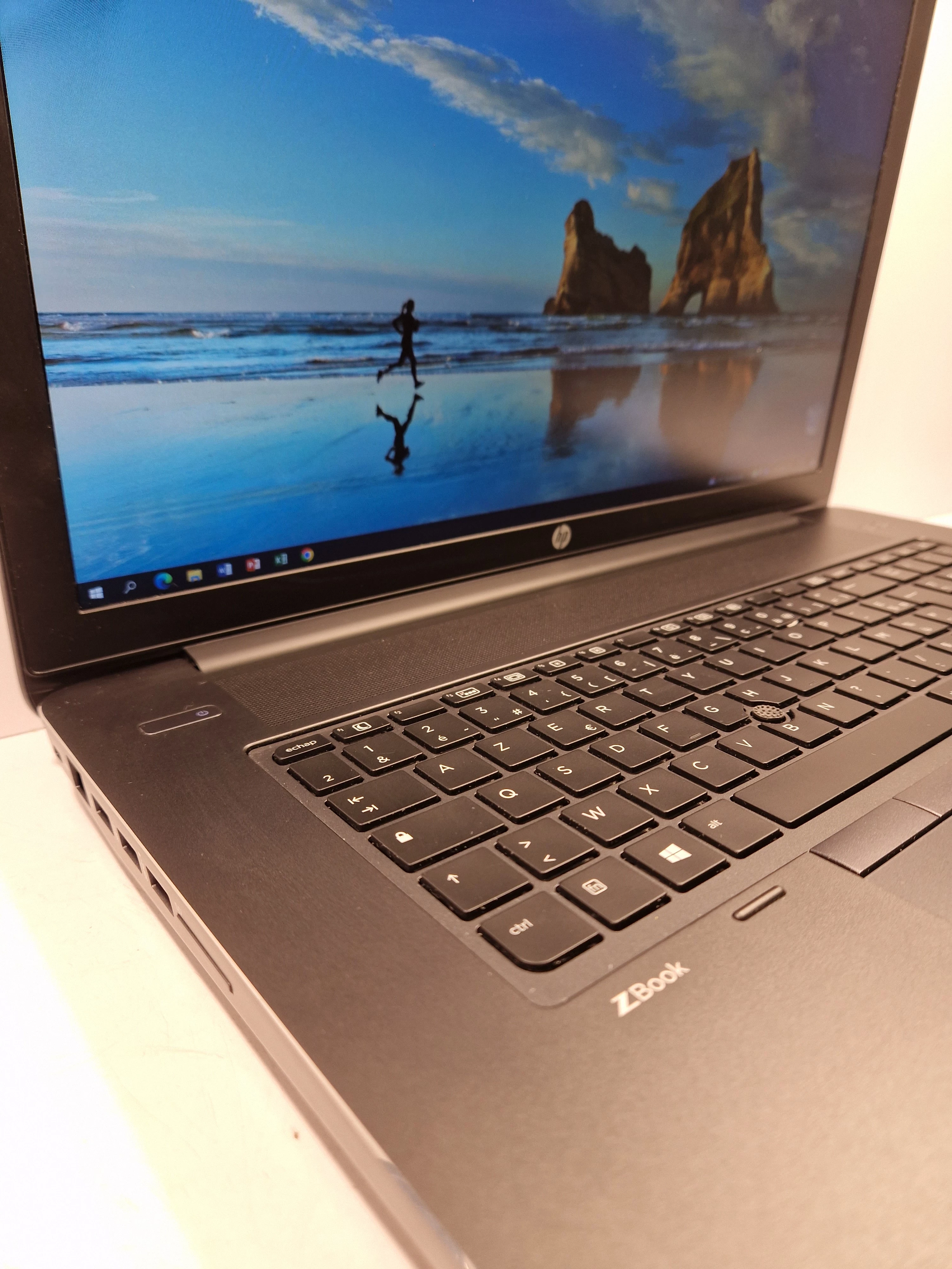 laptop-hp-zbook-17-g4-i7-8gb1tb-seria-procesora-4366-10