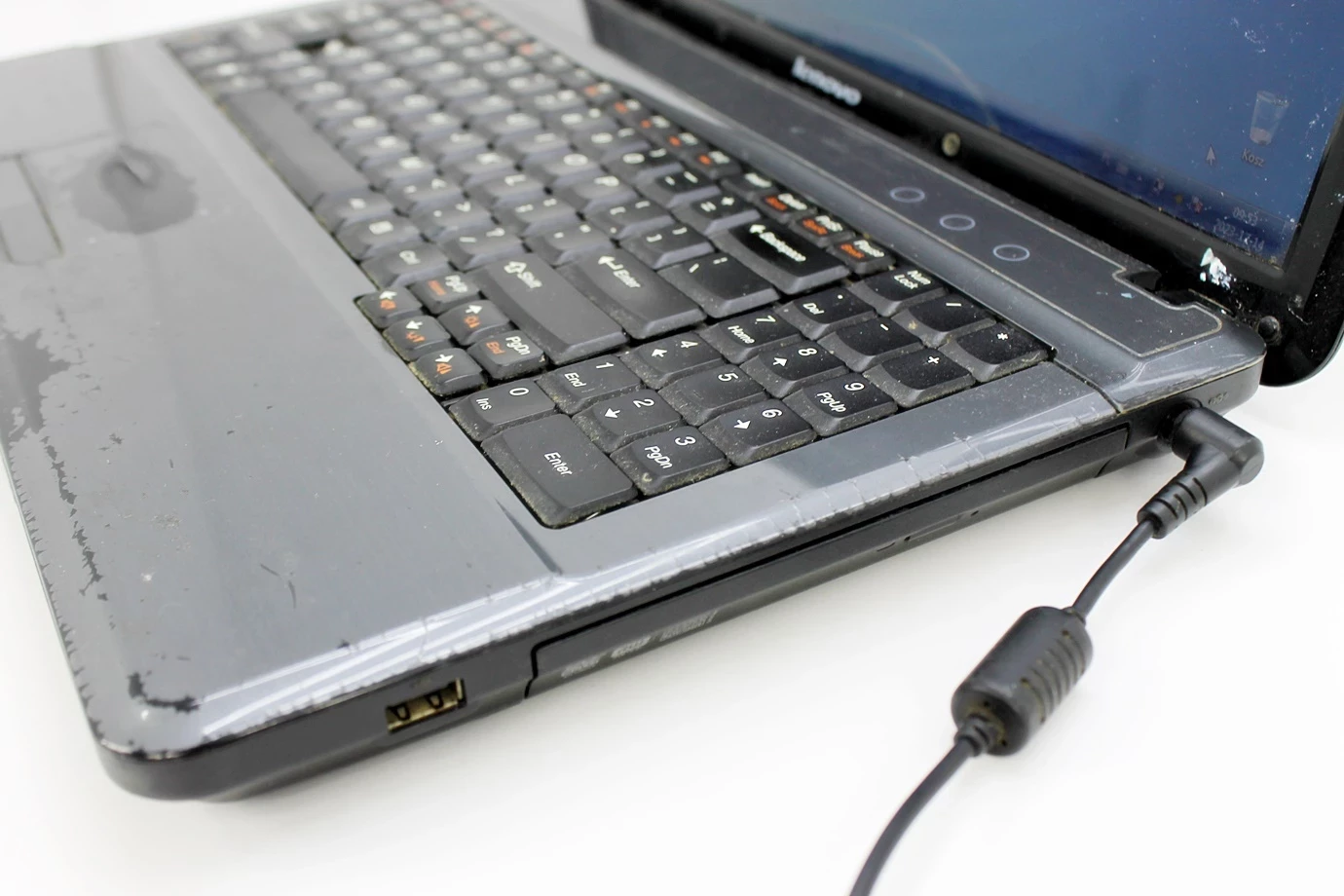 laptop-lenovo-g550-z-zasilaczem-opis-przekatna-ekranu-15