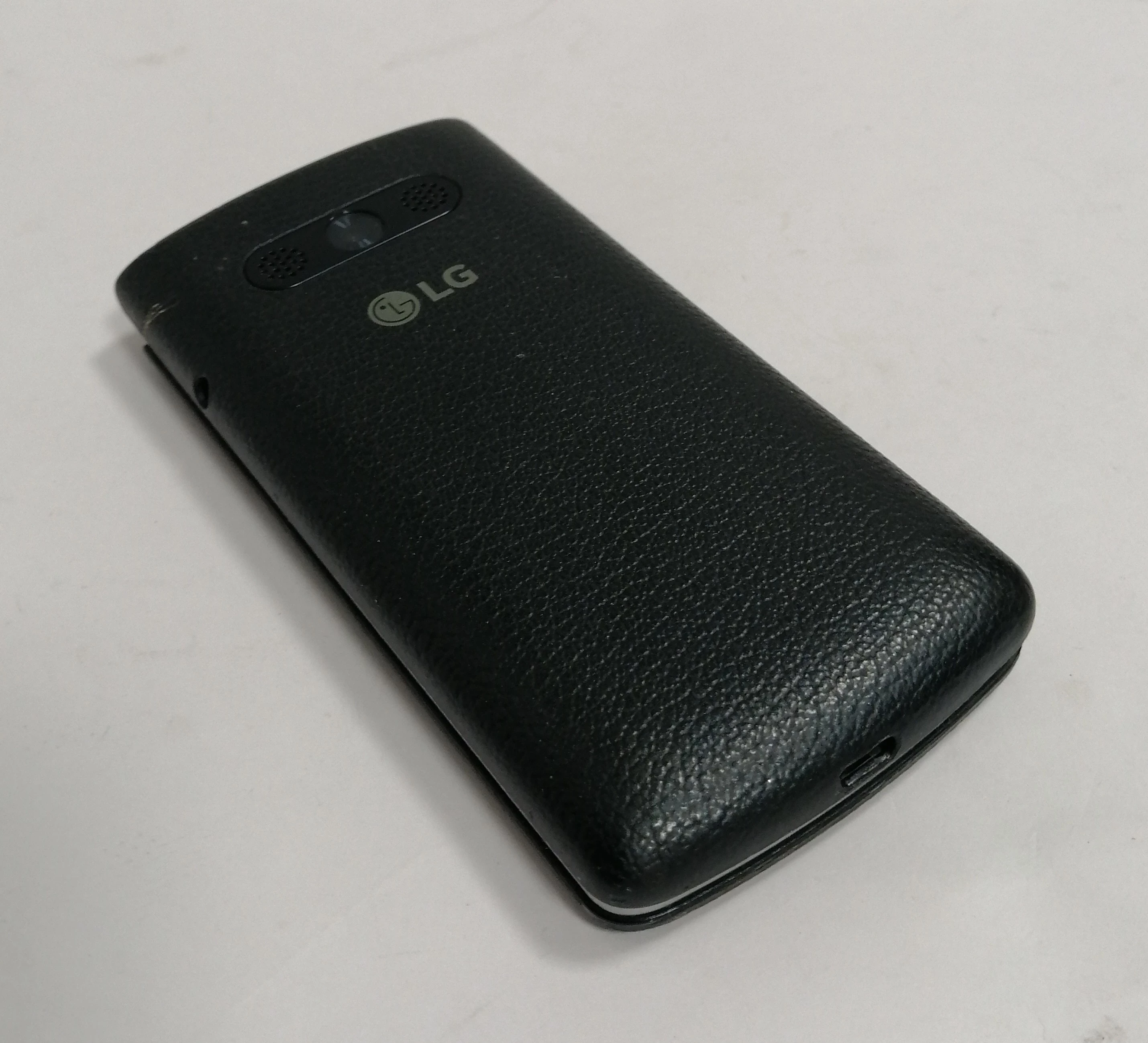 telefon-z-klapka-lg-lg-h410-przekatna-ekranu-32