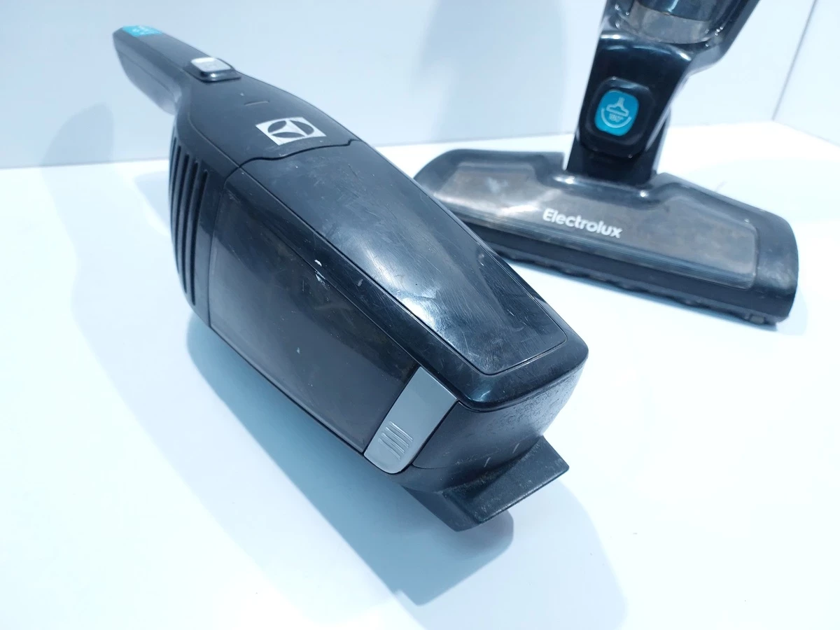 electrolux-eerc70eb-odkurzacz-pionowy-zasilanie-akumulatorowe