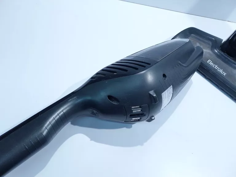 electrolux-eerc70eb-odkurzacz-pionowy-marka-electrolux