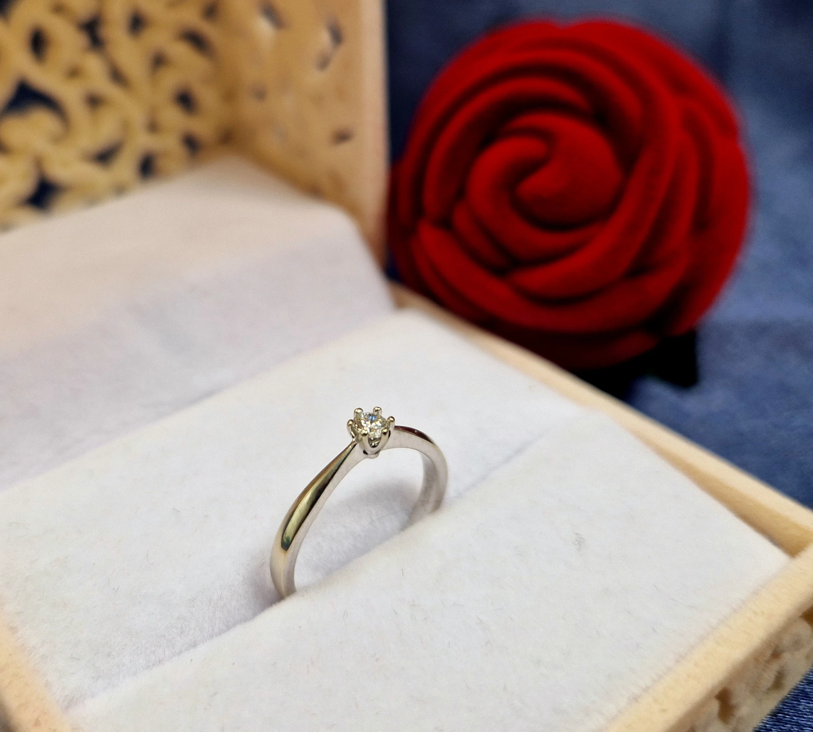 zloty-pierscionek-z-brylantem-008ct-585-r7-132g-rozmiarsrednica-wew-mm-372-7