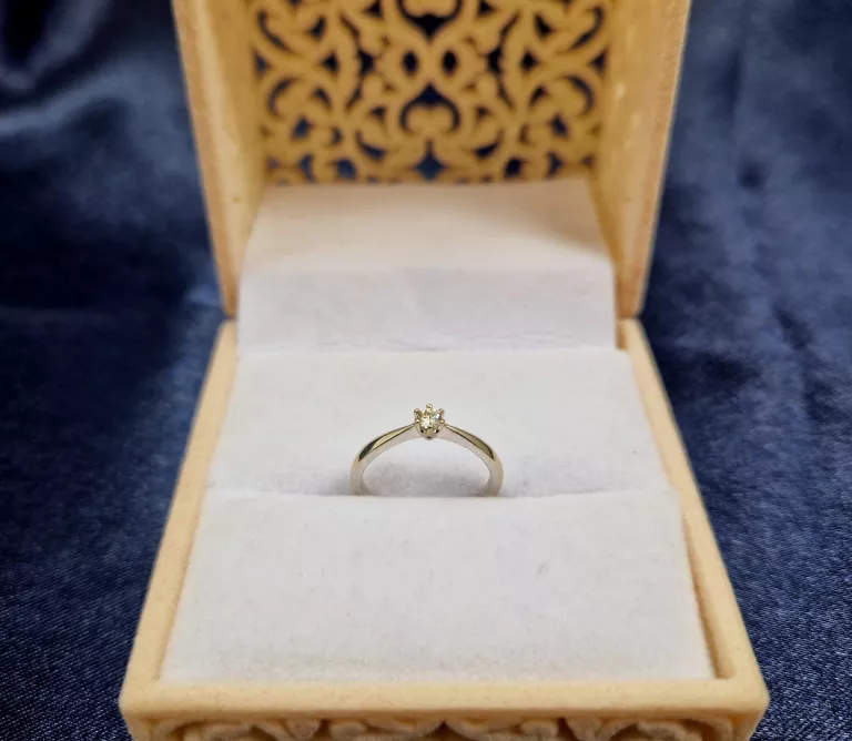 zloty-pierscionek-z-brylantem-008ct-585-r7-132g-material-15835-2