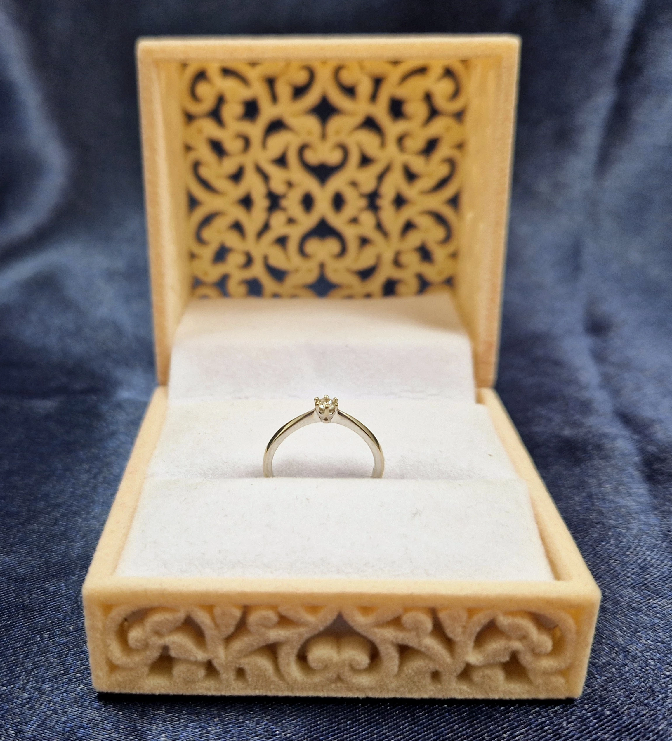 zloty-pierscionek-z-brylantem-008ct-585-r7-132g-stan-11323-2