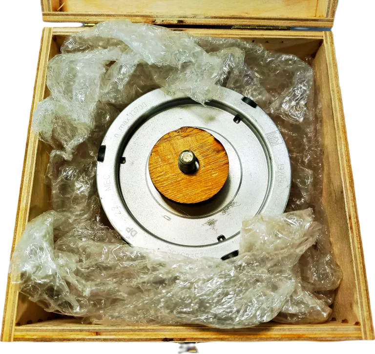 diamentowa-glowica-formatyzujaca-do-okleiniarek-cmt-dgm1250300340ra4-zastosowanie-drewno