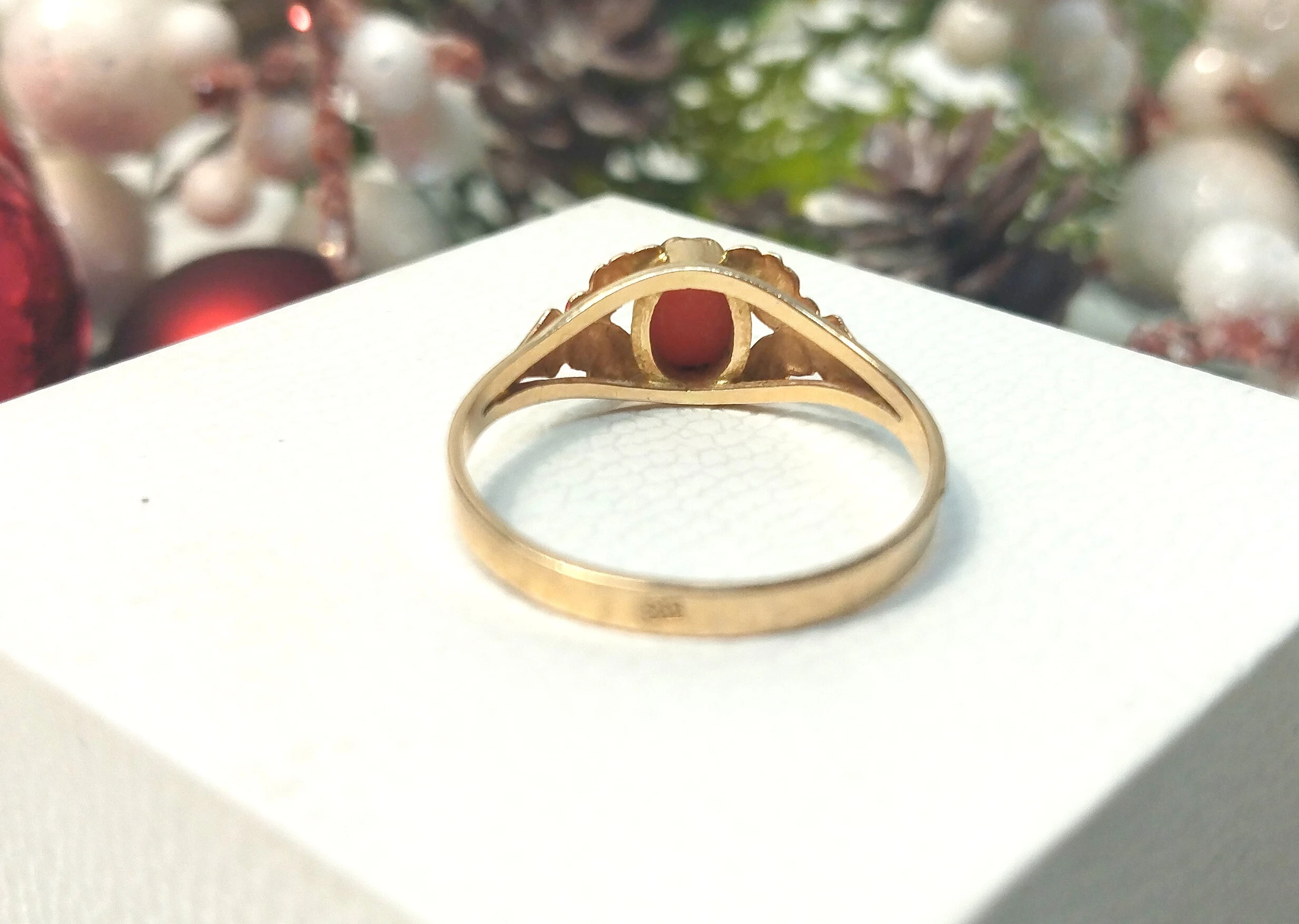 zloty-pierscionek-z-koralem-166gr-585-r17-rodzaj-klasyczne