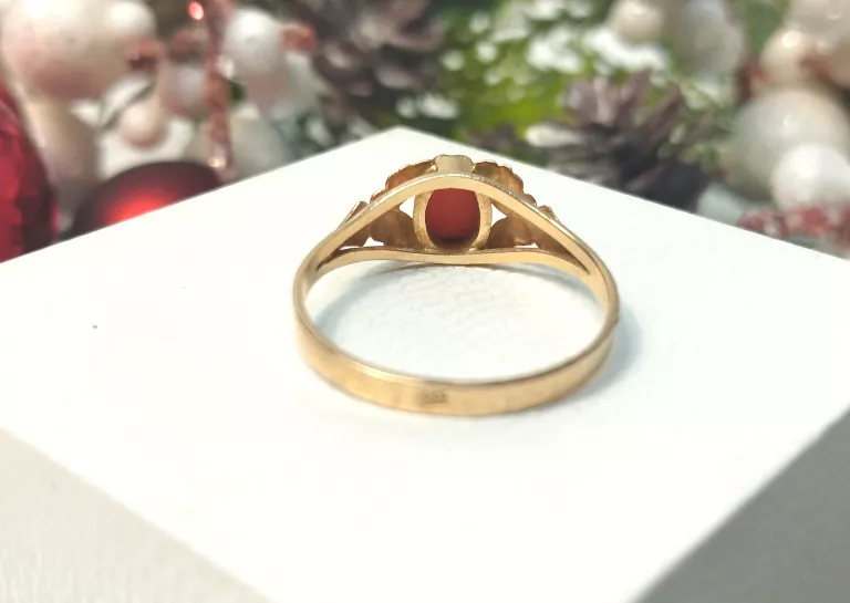 zloty-pierscionek-z-koralem-166gr-585-r17-rodzaj-klasyczne