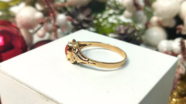 zloty-pierscionek-z-koralem-166gr-585-r17-material-zloto