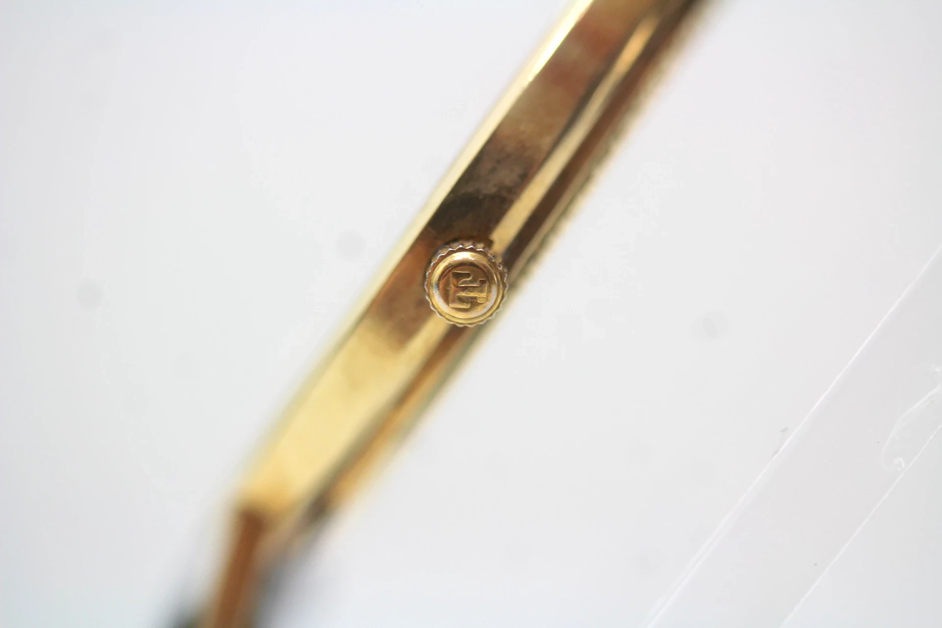 zegarek-meski-tissot-1853-zloty-p585-ksztalt-koperty-okragla