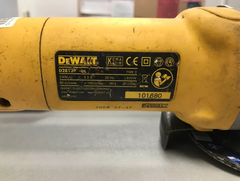 SZLIFIERKA DEWALT D28139