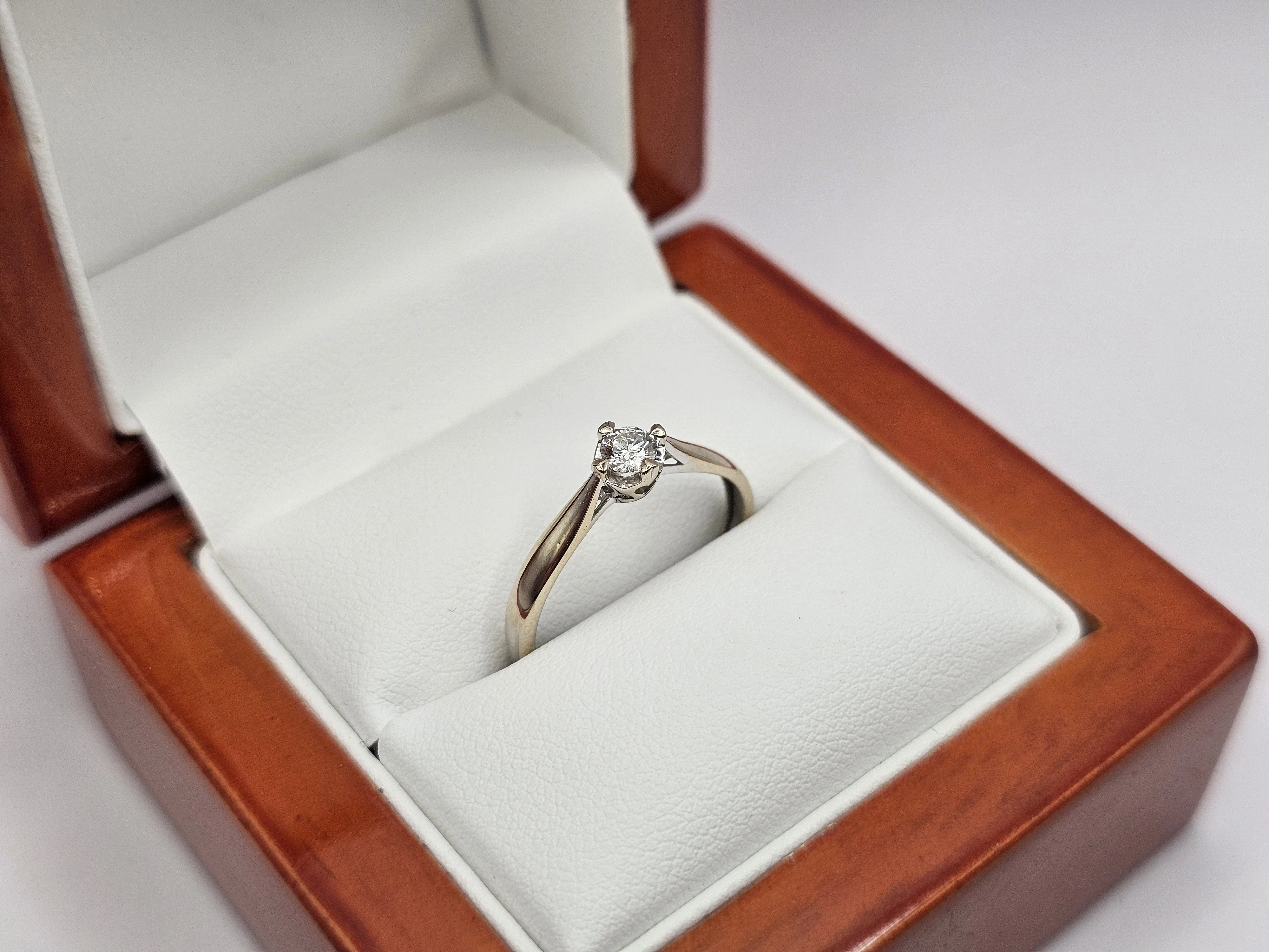 pierscionek-z-bialego-zlota-diament-585-r16-153g-rozmiarsrednica-wew-mm-372-16