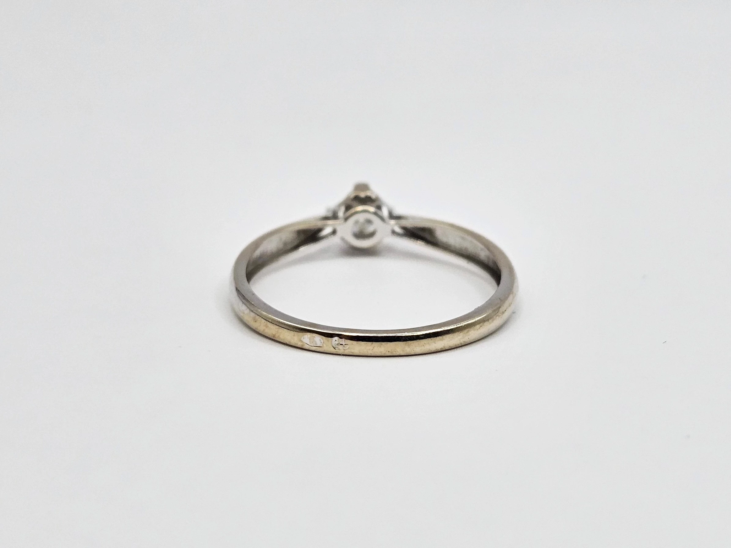 pierscionek-z-bialego-zlota-diament-585-r16-153g-wykonczenie-15753-4